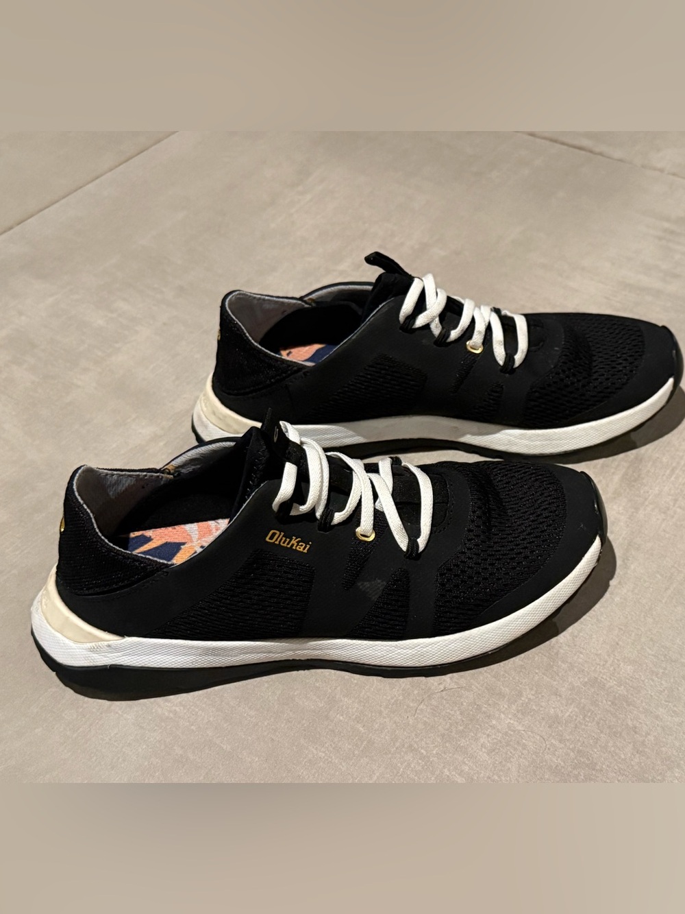 OluKai Huia Women’s Sneakers - Black